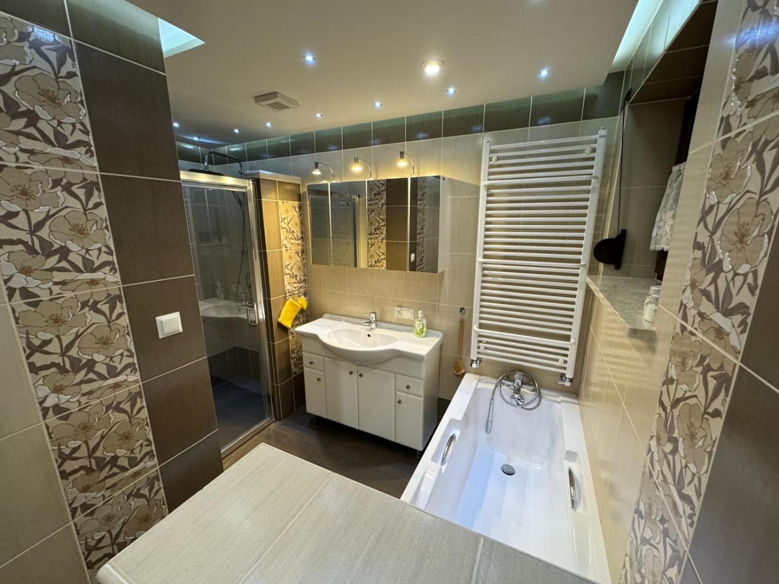 Villa Duzy I Elegancki Dom W Jeziornej Jodlow  Exterior foto